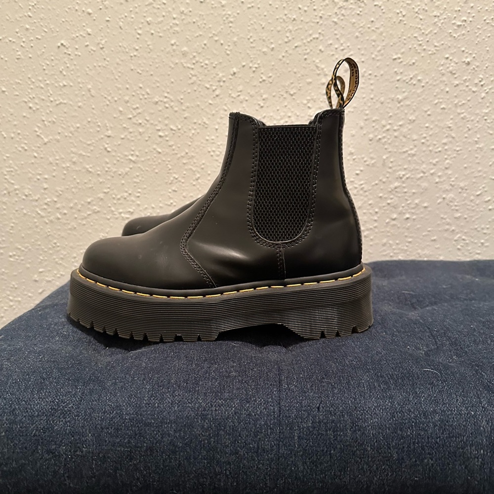Dr. Martens 2976 Platform Chelsea Boot
